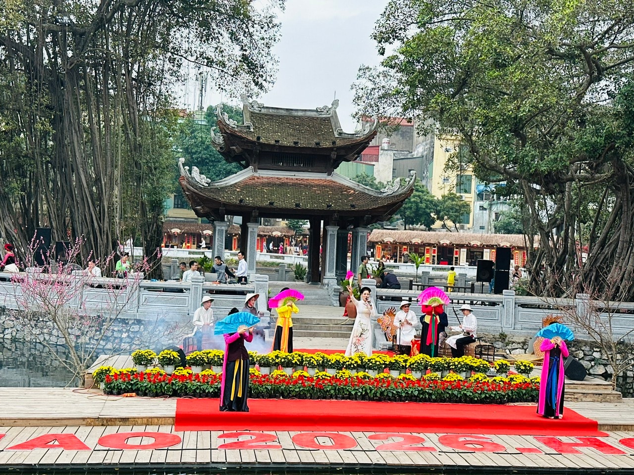 Hà Nội: Các điểm vui chơi đông kín du khách từ mùng 1 Tết- Ảnh 13.