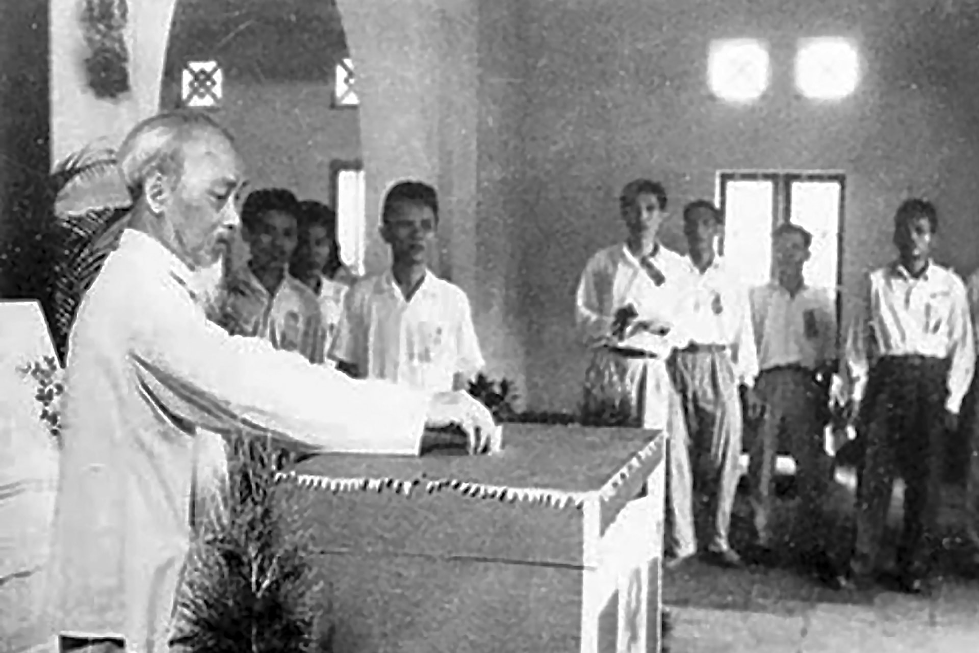 Bác Hồ với dân chủ và bài học về đạo đức cách mạng- Ảnh 1.