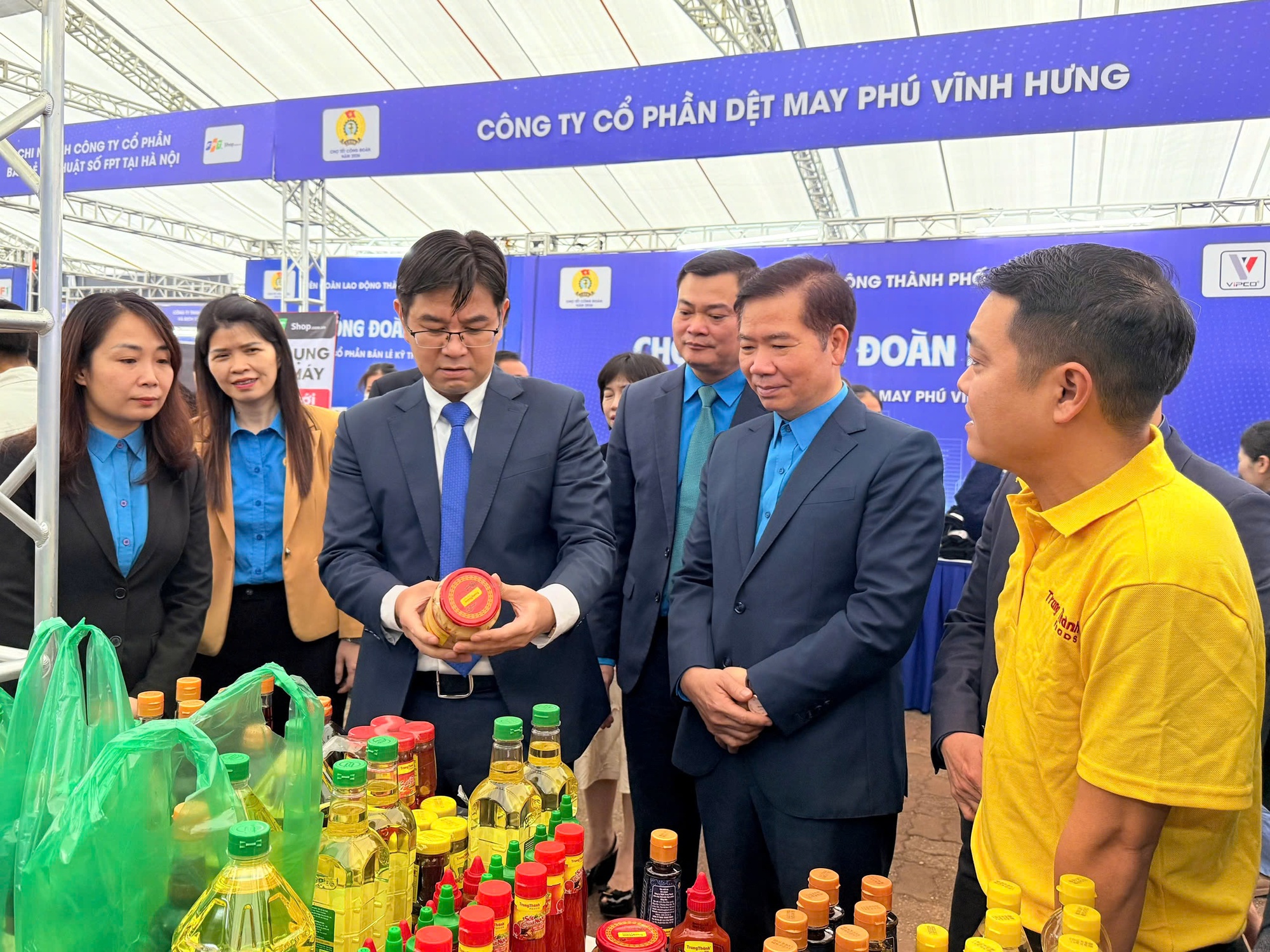 “Chợ Tết Công đoàn” - ấm áp nghĩa tình, lan tỏa niềm vui đến công nhân Thủ đô- Ảnh 3.