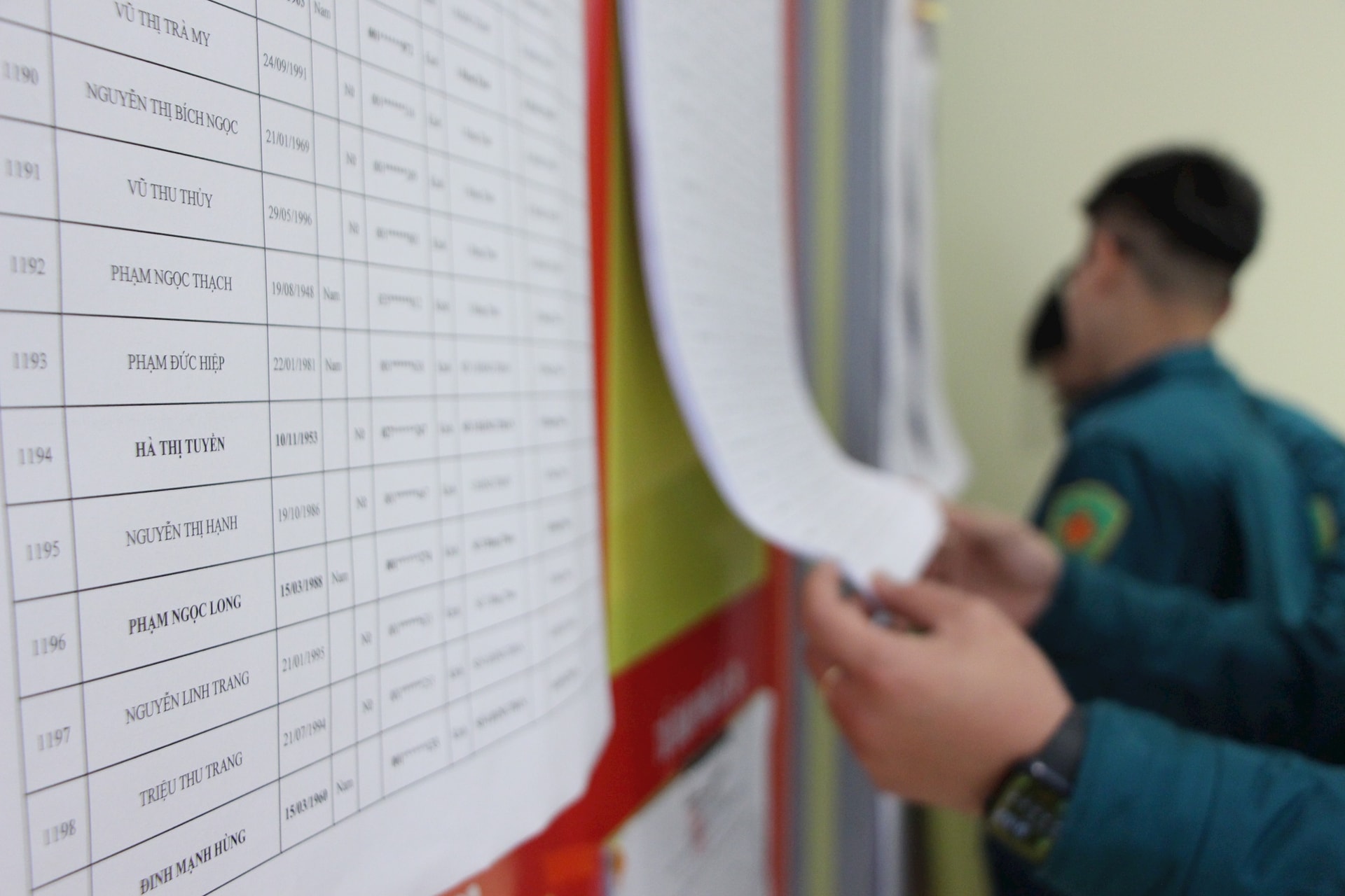 Phường Ba Đình ứng dụng chuyển đổi số trong công tác niêm yết danh sách cử tri- Ảnh 4.