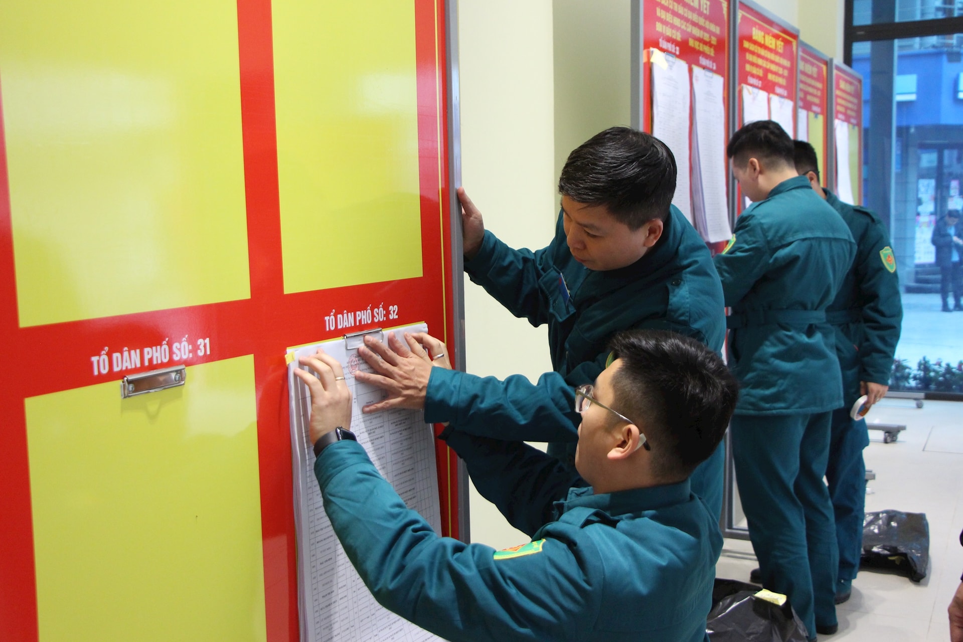 Phường Ba Đình ứng dụng chuyển đổi số trong công tác niêm yết danh sách cử tri- Ảnh 3.