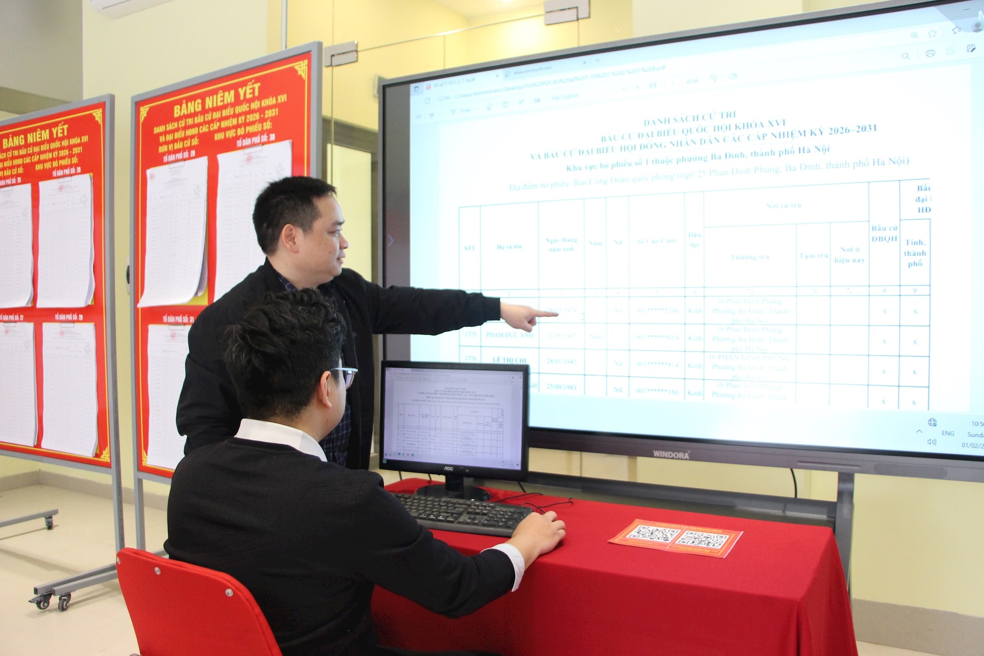 Phường Ba Đình ứng dụng chuyển đổi số trong công tác niêm yết danh sách cử tri- Ảnh 6.