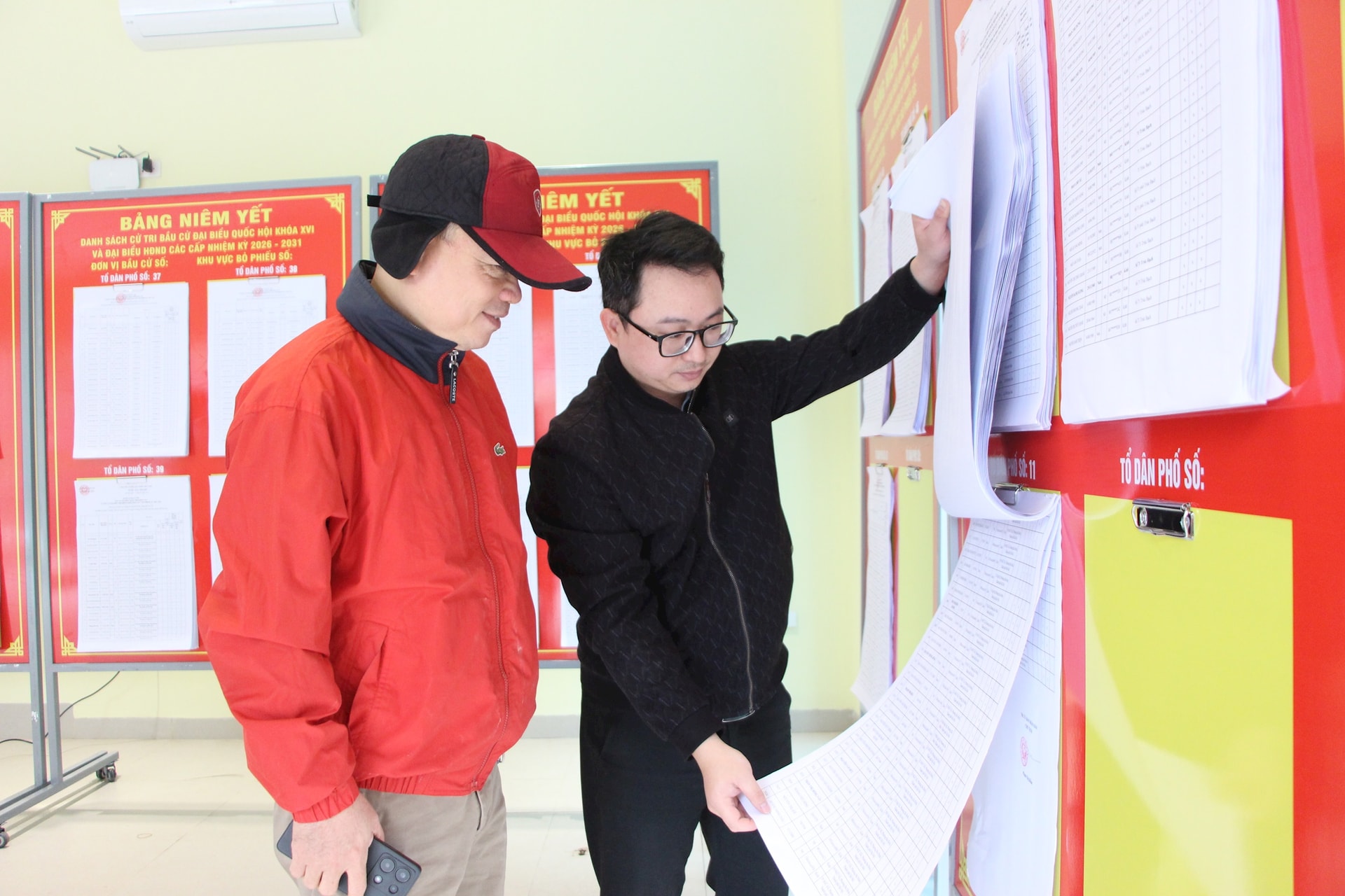 Phường Ba Đình ứng dụng chuyển đổi số trong công tác niêm yết danh sách cử tri- Ảnh 9.