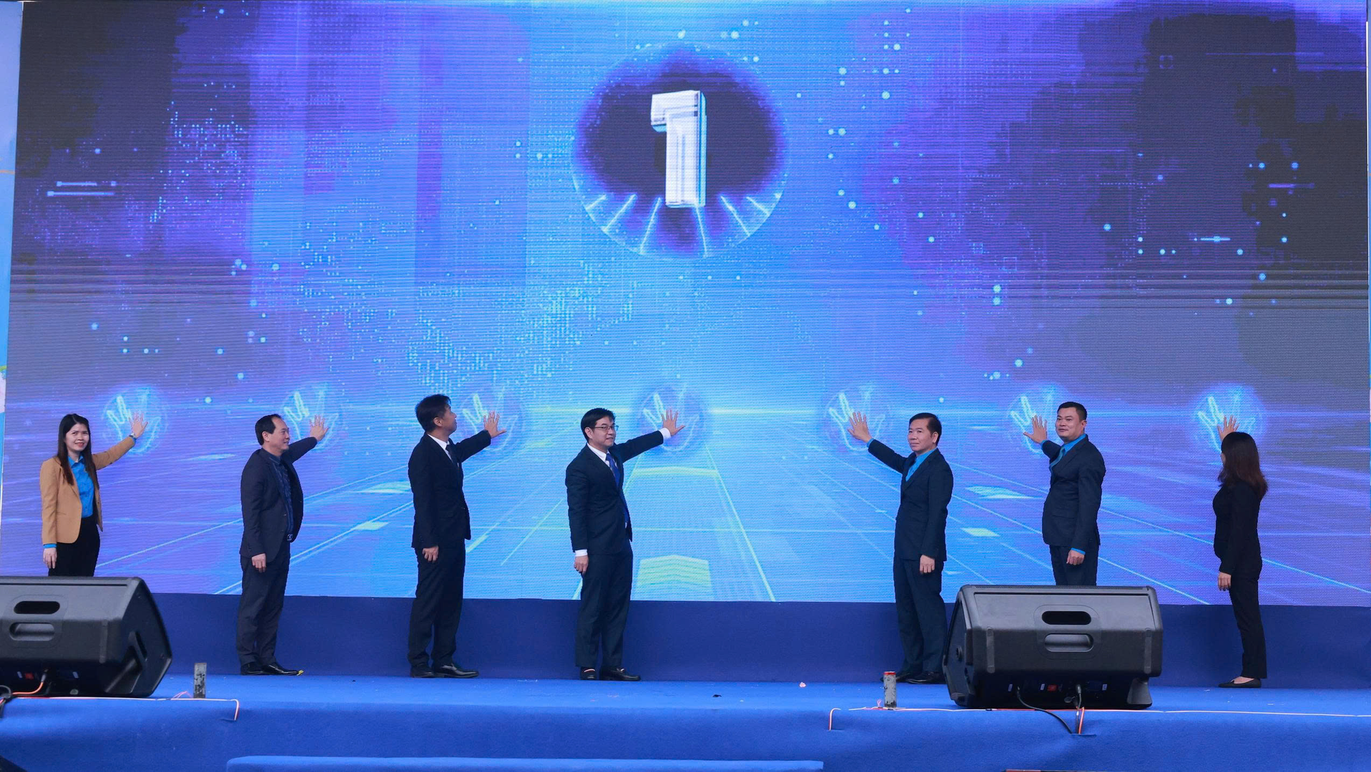 “Chợ Tết Công đoàn” - ấm áp nghĩa tình, lan tỏa niềm vui đến công nhân Thủ đô- Ảnh 2.