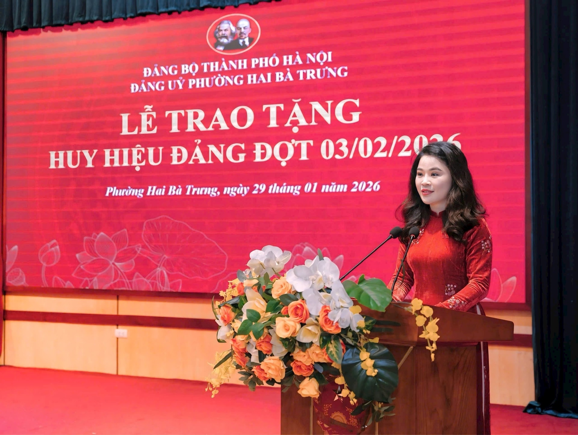 Đảng ủy phường Hai Bà Trưng trao Huy hiệu Đảng tặng 108 đảng viên- Ảnh 4.