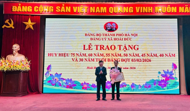 Đảng uỷ xã Hoài Đức tổ chức Lễ trao tặng Huy hiệu Đảng đợt 3/2/2026- Ảnh 3.