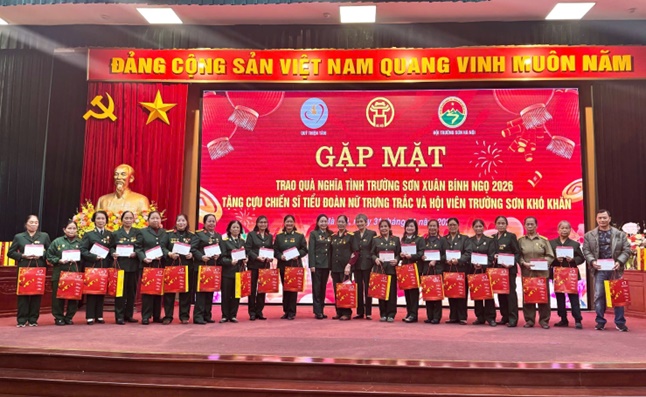 Hội Trường Sơn Hà Nội phối hợp với Quỹ Thiện Tâm tổ chức gặp mặt, trao quà nghĩa tình Trường Sơn Xuân Bính Ngọ 2026 tặng cựu chiến sĩ Tiểu đoàn nữ Trưng Trắc và hội viên Trường Sơn Hà Nội khó khăn- Ảnh 11.
