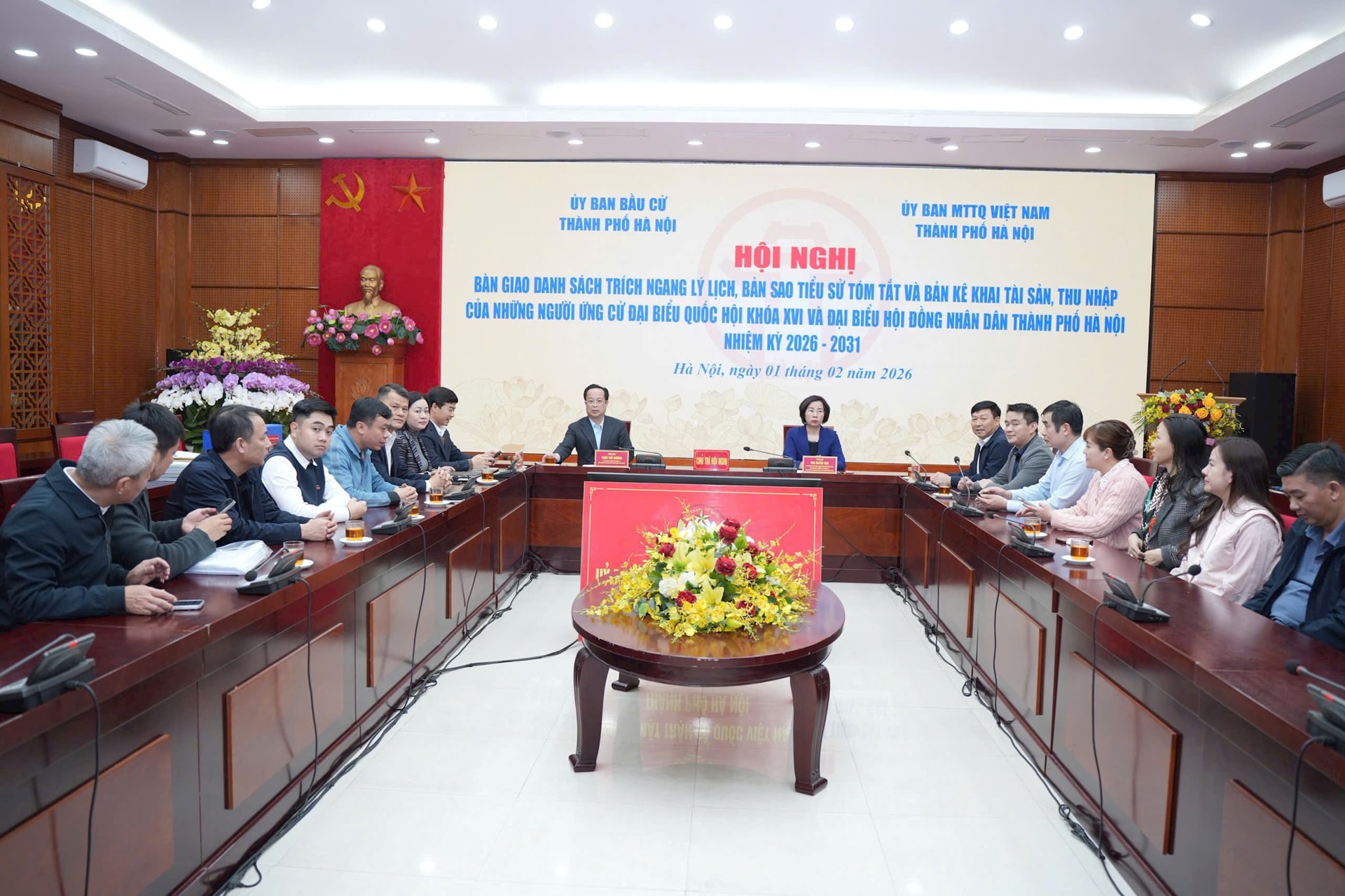 Thành phố Hà Nội bàn giao hồ sơ ứng cử đại biểu Quốc hội khóa XVI và đại biểu HĐND thành phố nhiệm kỳ 2026-2031- Ảnh 2.