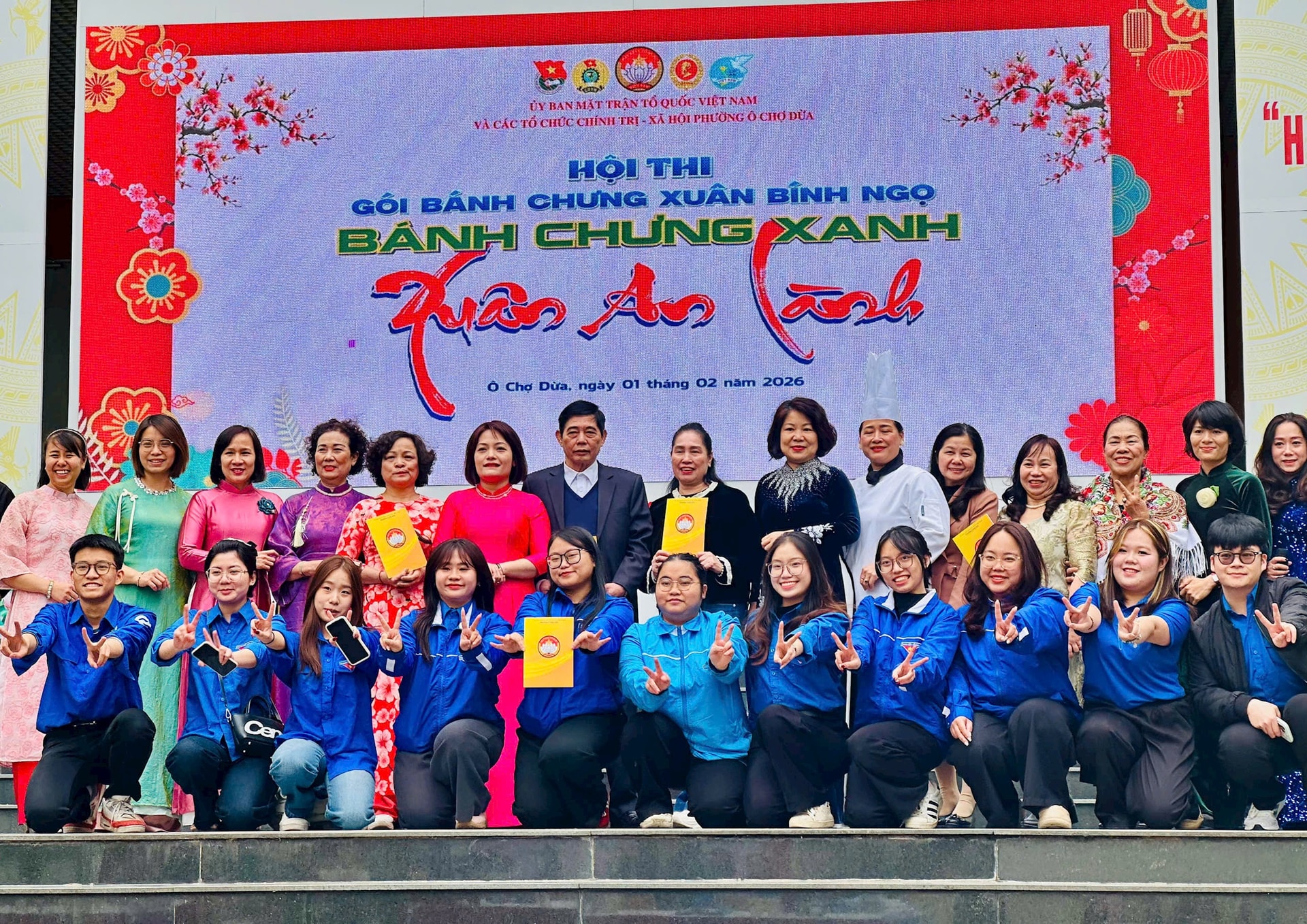 Rộn ràng Hội thi “Gói bánh chưng xanh - Trao Tết nghĩa tình” phường Ô Chợ Dừa- Ảnh 4.