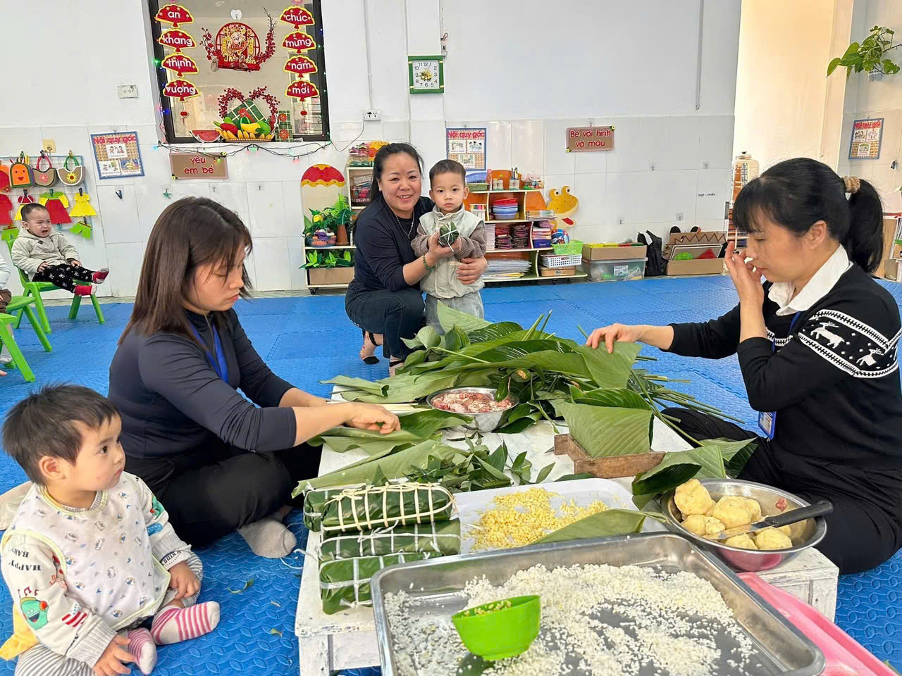 Trường Mầm non Xuy Xá: Xuân ấm từ những gian hàng Tết cho học sinh nghèo- Ảnh 4.