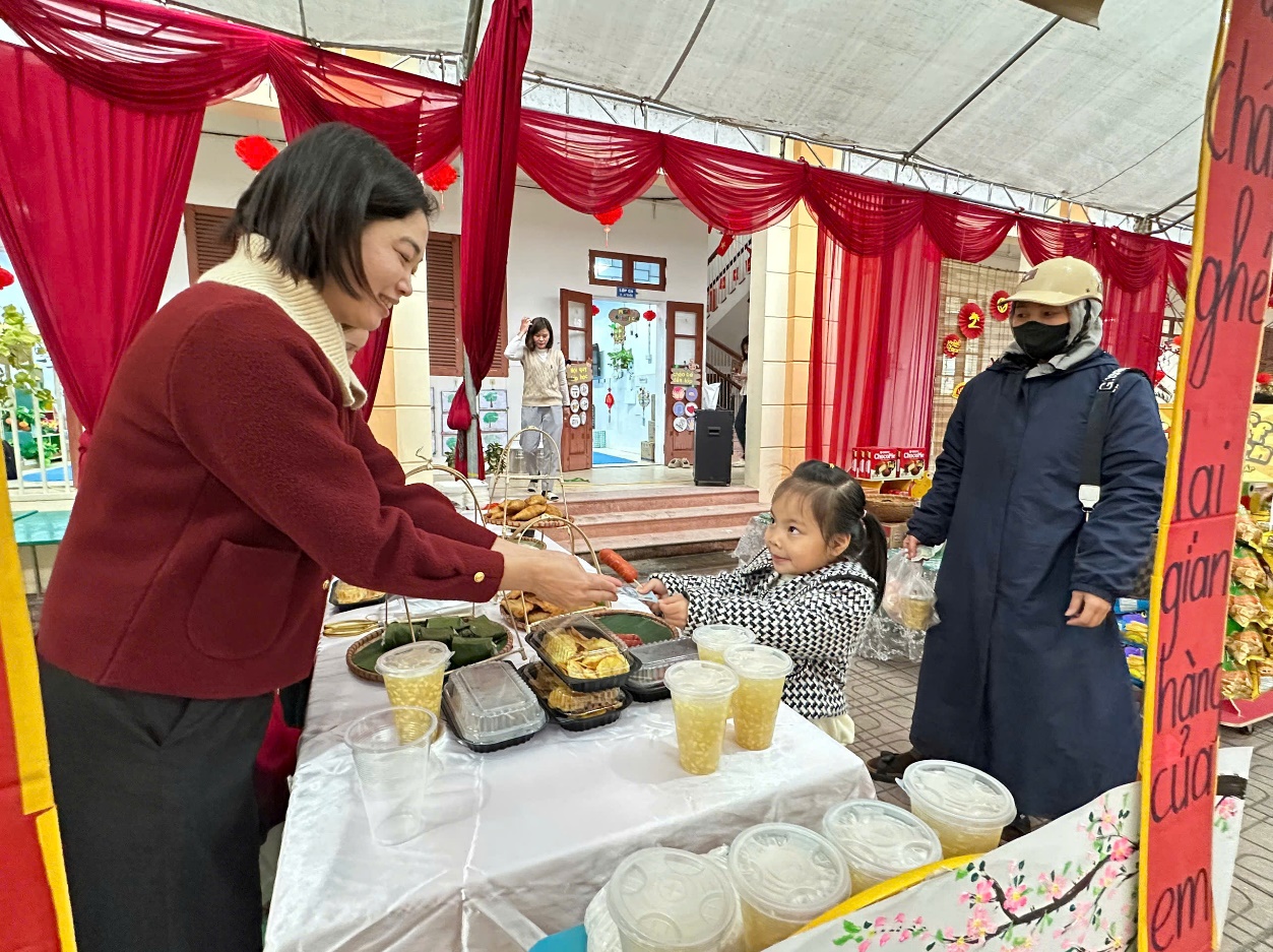 Trường Mầm non Xuy Xá: Xuân ấm từ những gian hàng Tết cho học sinh nghèo- Ảnh 5.