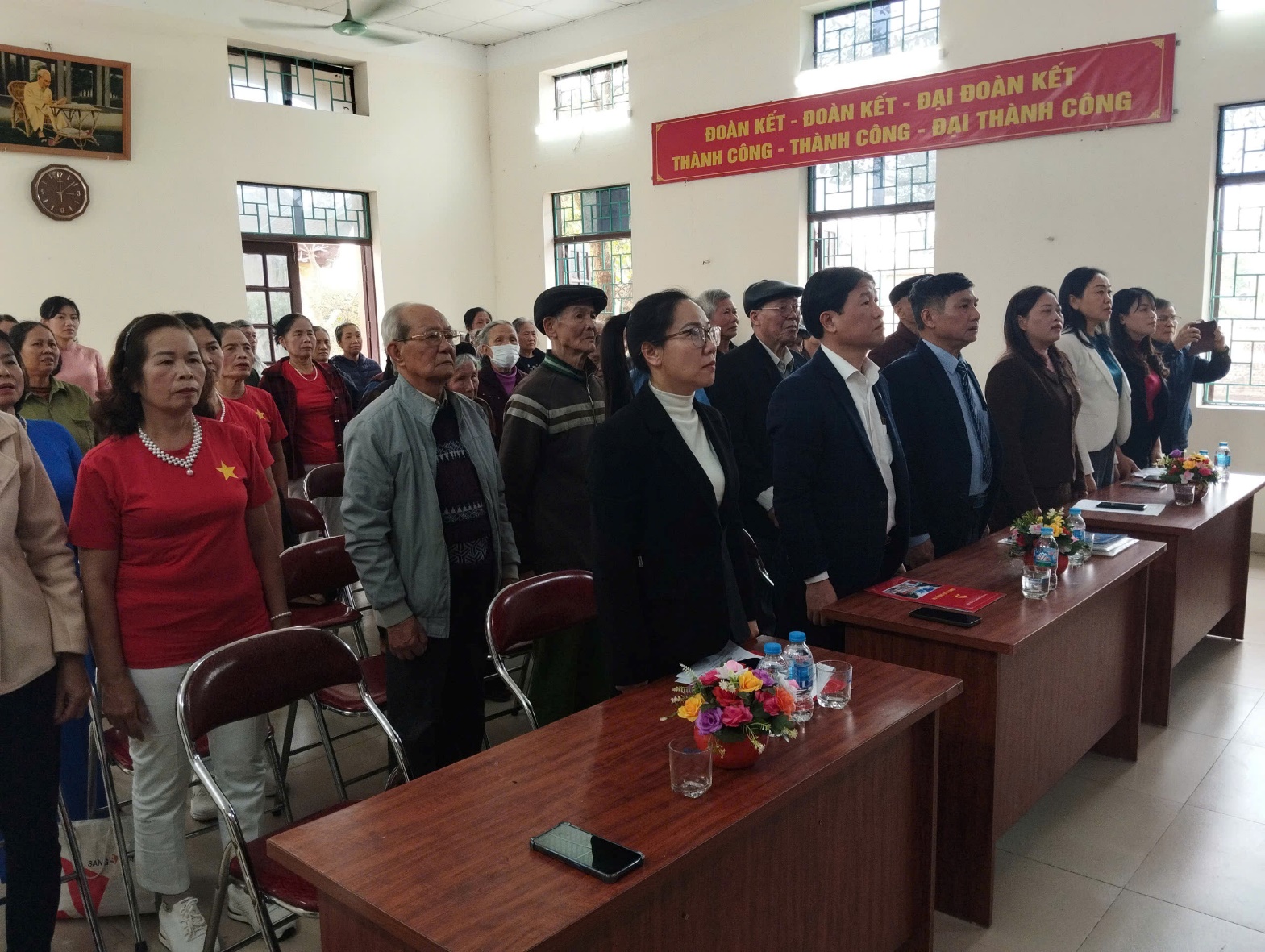 A group of people standing in a room  AI-generated content may be incorrect.