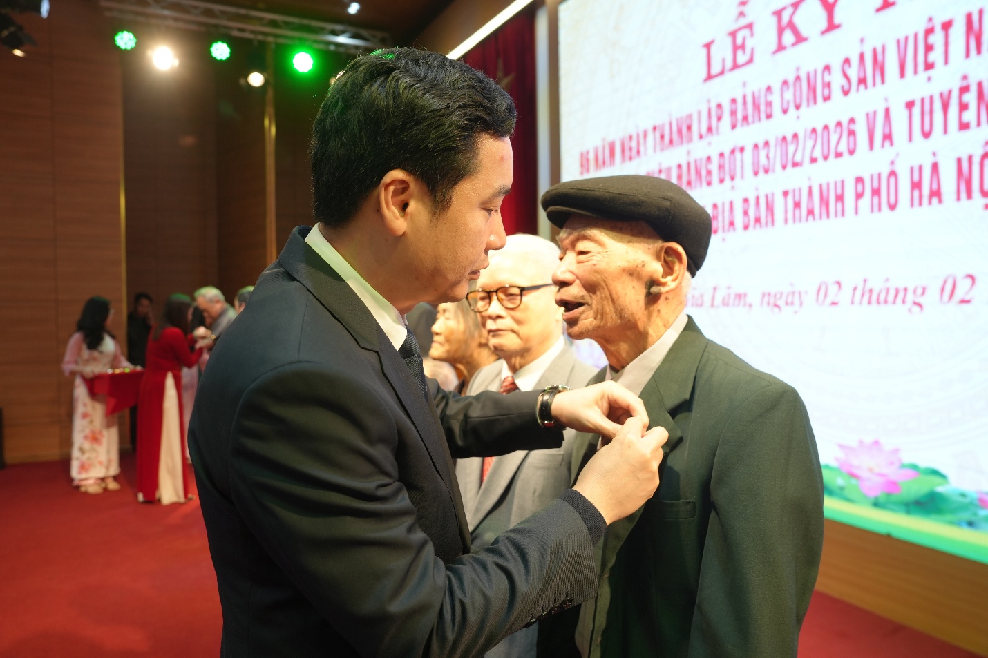 Đảng ủy xã Gia Lâm tổ chức lễ kỷ niệm 96 năm Ngày thành lập Đảng Cộng sản Việt Nam và trao Huy hiệu Đảng đợt 3/2- Ảnh 2.