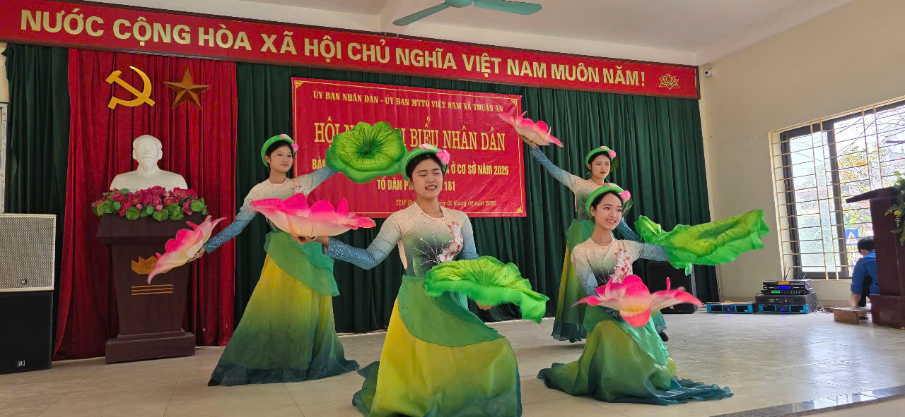 A group of people dancing on a stage  AI-generated content may be incorrect.