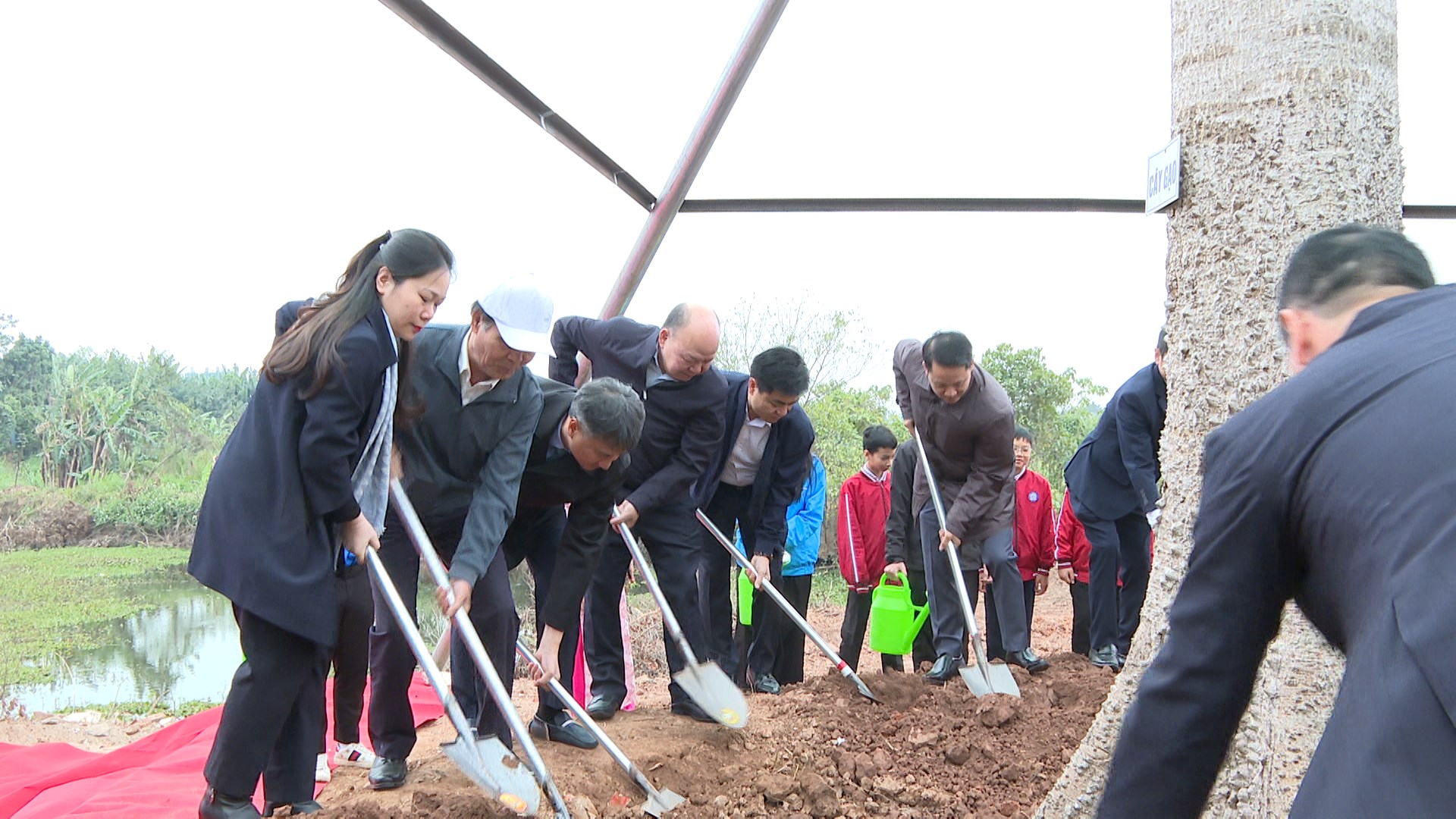 XÃ VĨNH THANH LONG TRỌNG TRỒNG CÂY LƯU NIỆM TẠI ĐIỂM DI TÍCH LỊCH SỬ CÁCH MẠNG NGÃ BA ĐÊ- Ảnh 5.