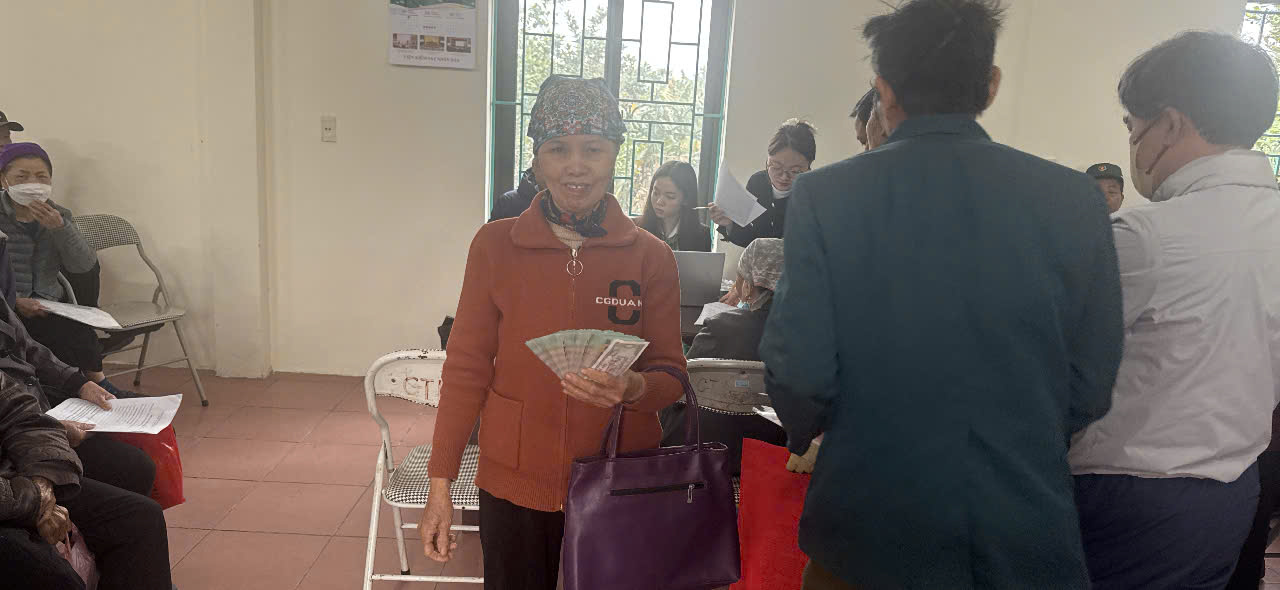 A person holding a purple bag and a purple purse  AI-generated content may be incorrect.