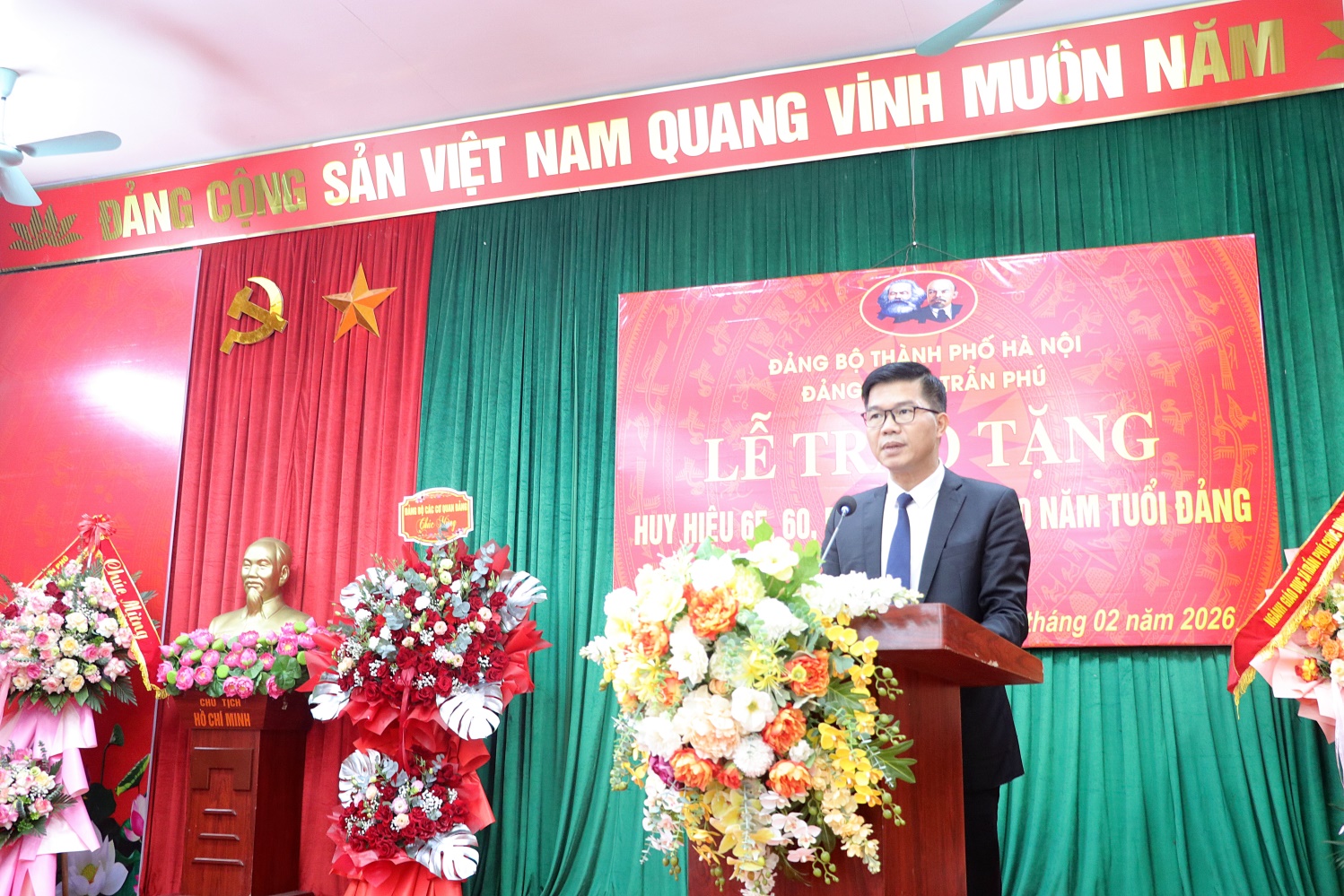 Đảng ủy xã Trần Phú đã long trọng tổ chức Lễ trao tặng Huy hiệu Đảng đợt 3/2- Ảnh 6.