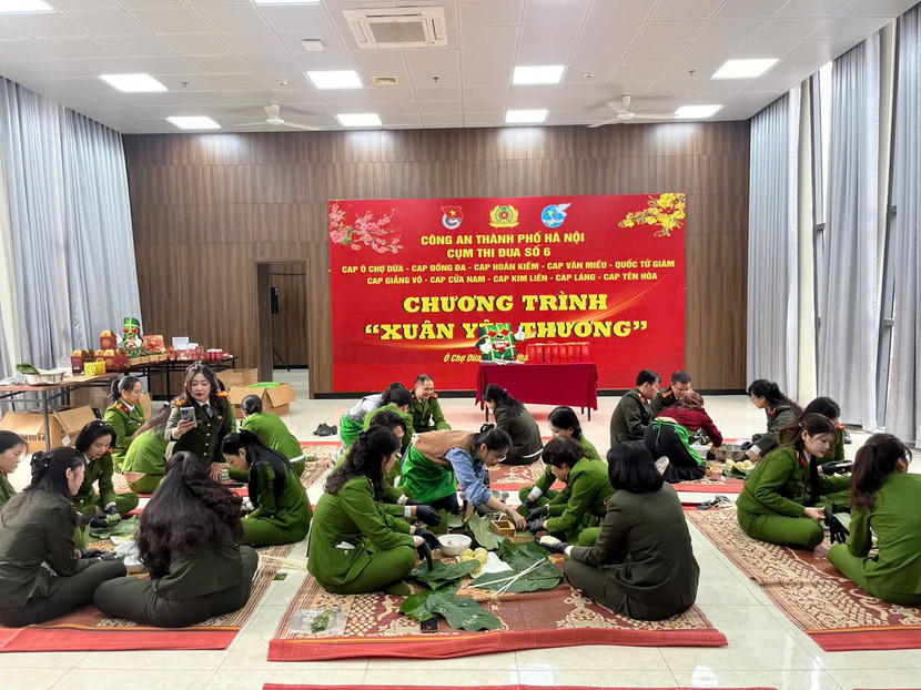 "Gói trọn" cả tình quân dân trong từng chiếc bánh chưng gửi tặng người khó khăn- Ảnh 1.