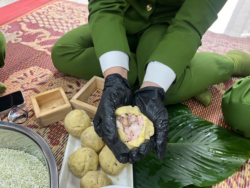 "Gói trọn" cả tình quân dân trong từng chiếc bánh chưng gửi tặng người khó khăn- Ảnh 10.
