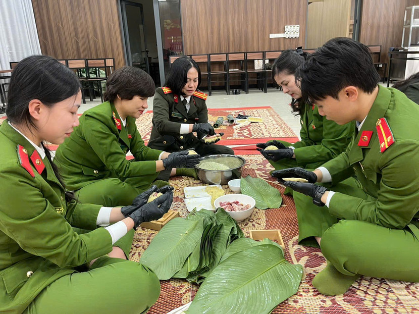 "Gói trọn" cả tình quân dân trong từng chiếc bánh chưng gửi tặng người khó khăn- Ảnh 5.