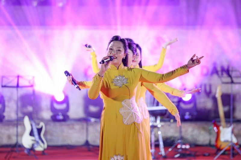 Khúc hát mừng xuân, dâng Đảng trước Tượng đài “CAND vì dân phục vụ”- Ảnh 7.