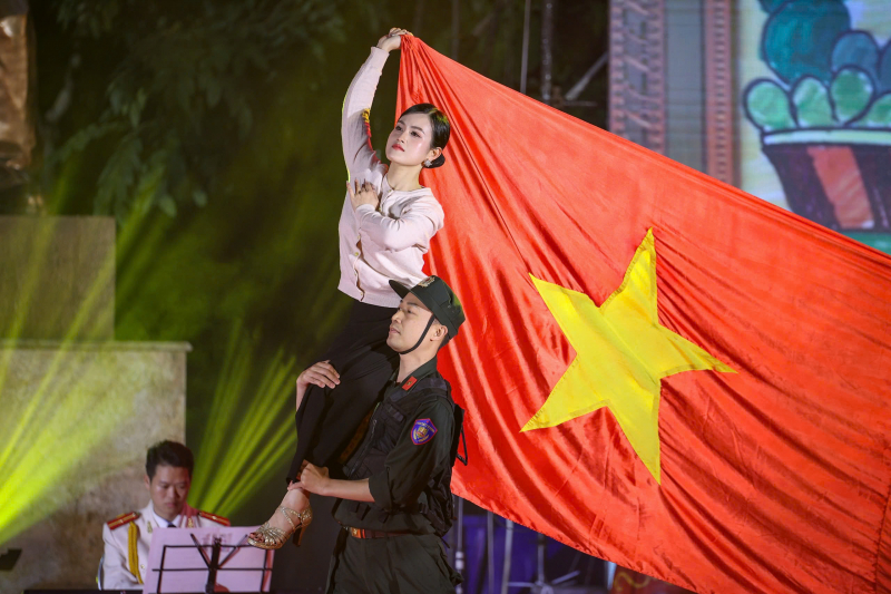 Khúc hát mừng xuân, dâng Đảng trước Tượng đài “CAND vì dân phục vụ”- Ảnh 11.