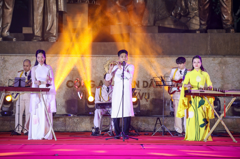 Khúc hát mừng xuân, dâng Đảng trước Tượng đài “CAND vì dân phục vụ”- Ảnh 13.