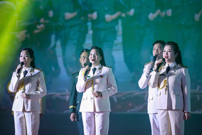 Khúc hát mừng xuân, dâng Đảng trước Tượng đài “CAND vì dân phục vụ”- Ảnh 15.