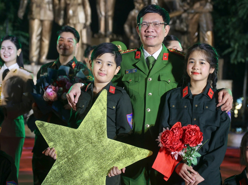 Khúc hát mừng xuân, dâng Đảng trước Tượng đài “CAND vì dân phục vụ”- Ảnh 16.