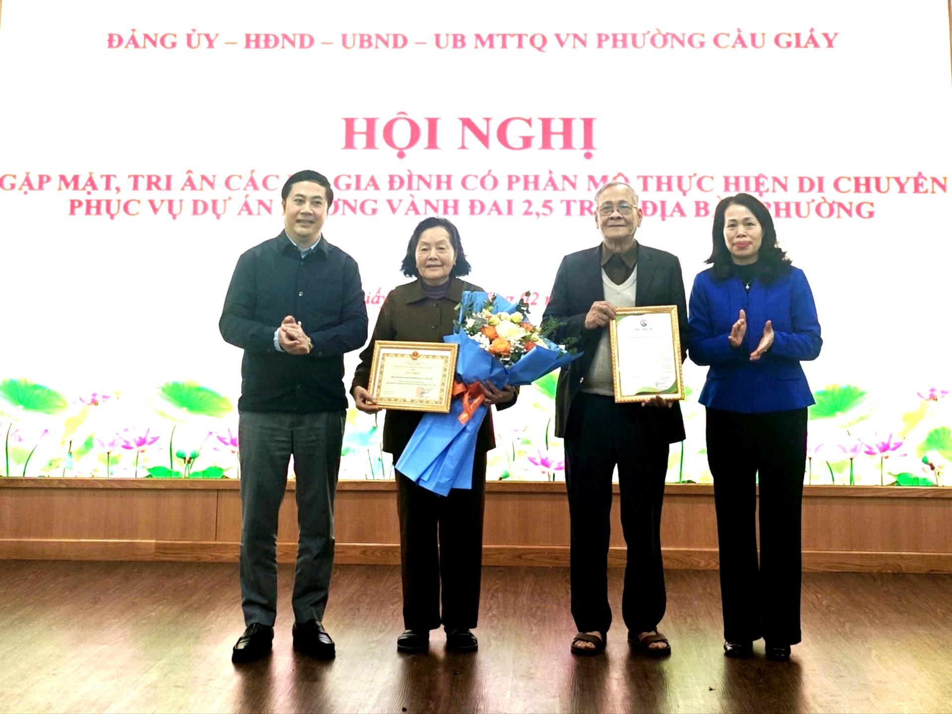 Phường Cầu Giấy cảm ơn các hộ di chuyển phần mộ phục vụ dự án đường Vành đai 2,5- Ảnh 1.