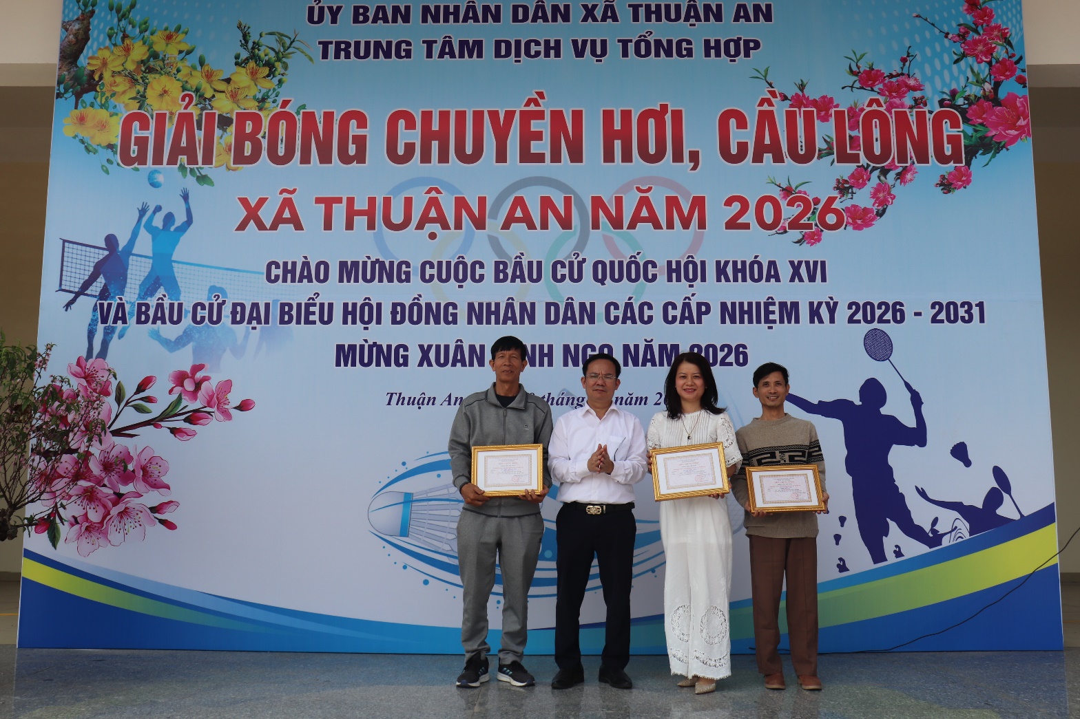 A group of people holding certificates  AI-generated content may be incorrect.