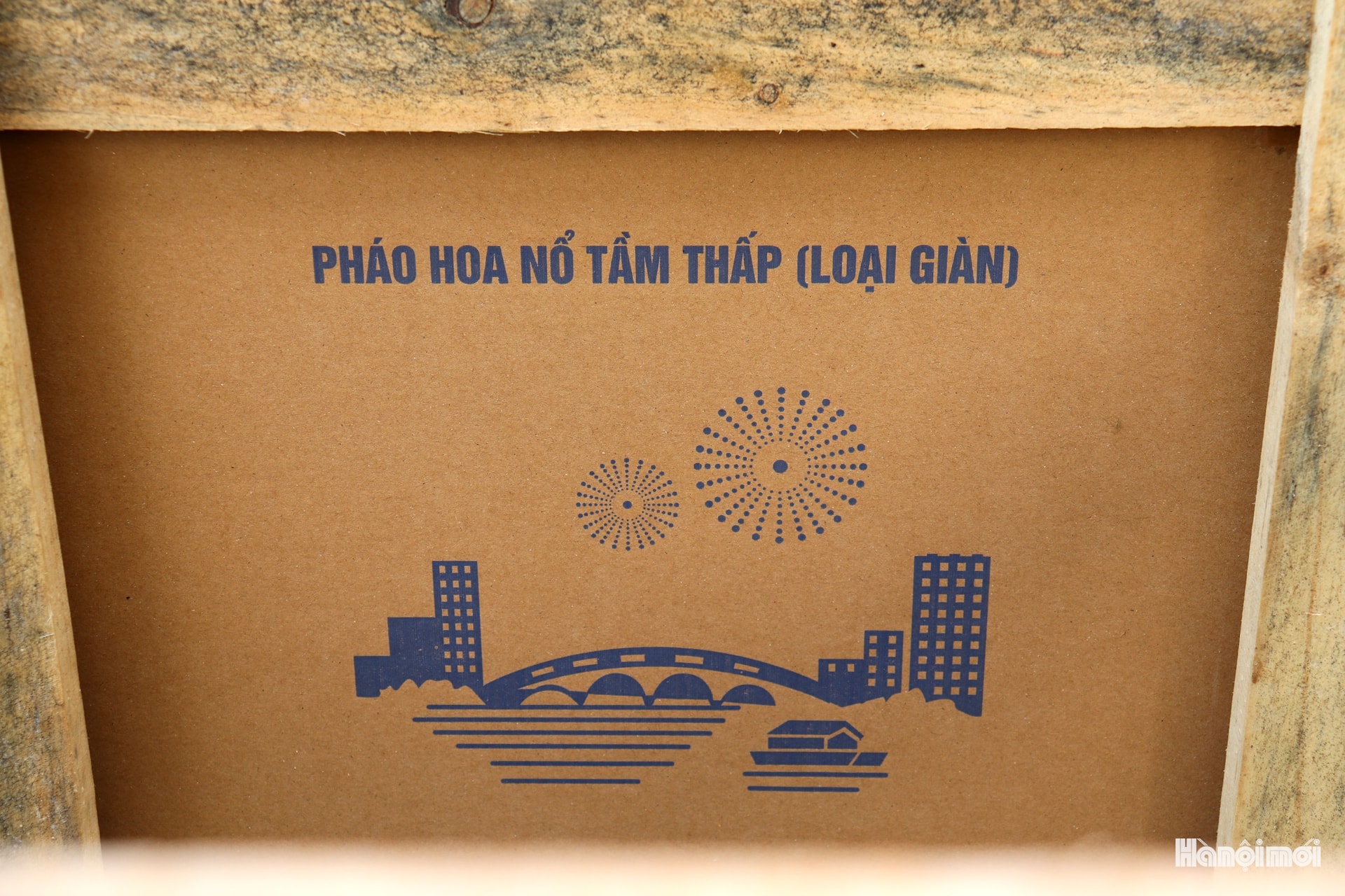 Cận cảnh trận địa pháo hoa tại hồ Văn Quán- Ảnh 4.