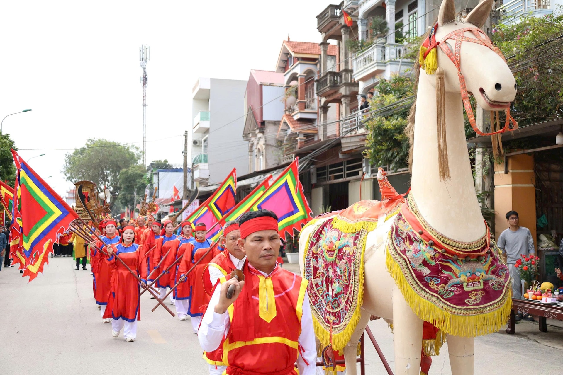Độc đáo lễ rước kiệu Hai Bà Trưng- Ảnh 5.