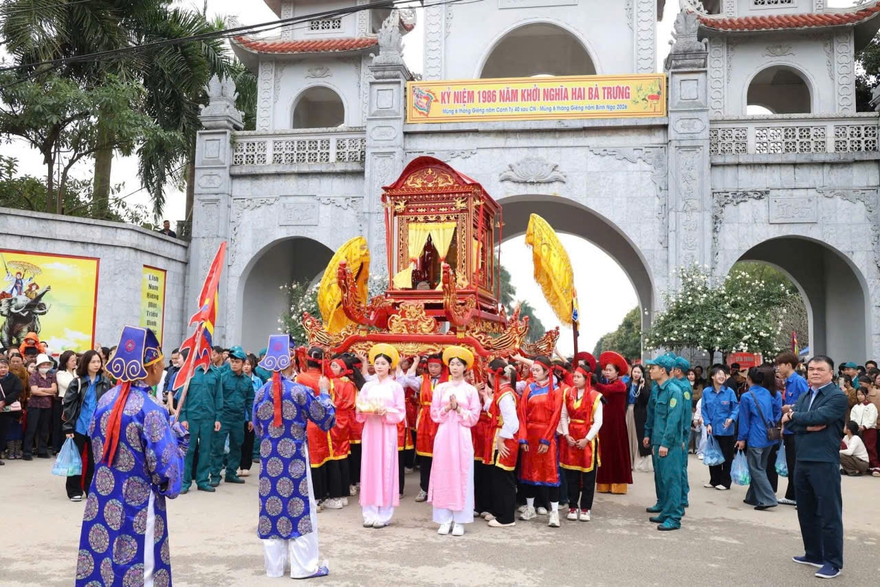 Độc đáo lễ rước kiệu Hai Bà Trưng- Ảnh 8.