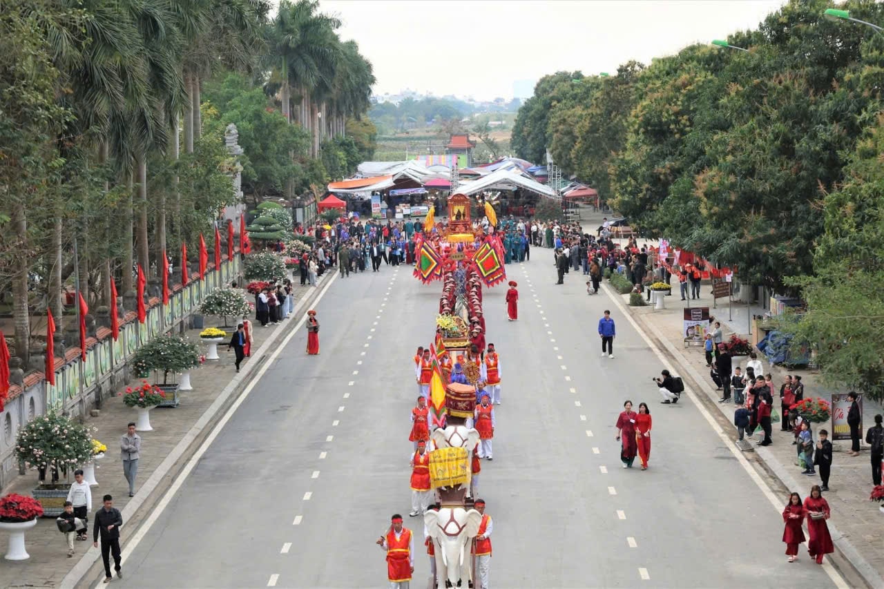 Độc đáo lễ rước kiệu Hai Bà Trưng- Ảnh 7.