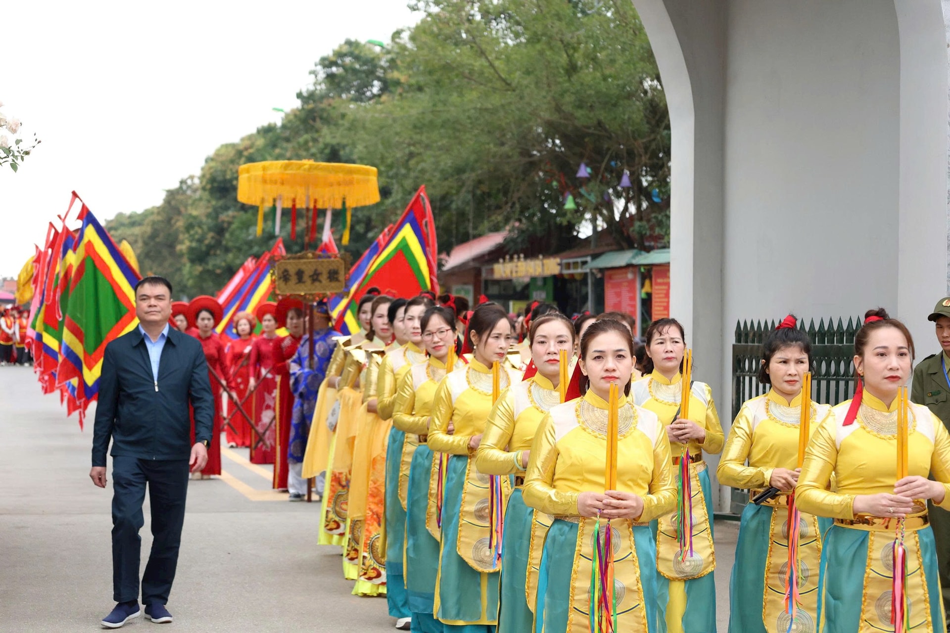 Độc đáo lễ rước kiệu Hai Bà Trưng- Ảnh 10.