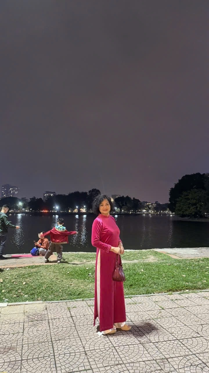 Người dân háo hức xem bắn pháo hoa tại Công viên Thống Nhất- Ảnh 7.