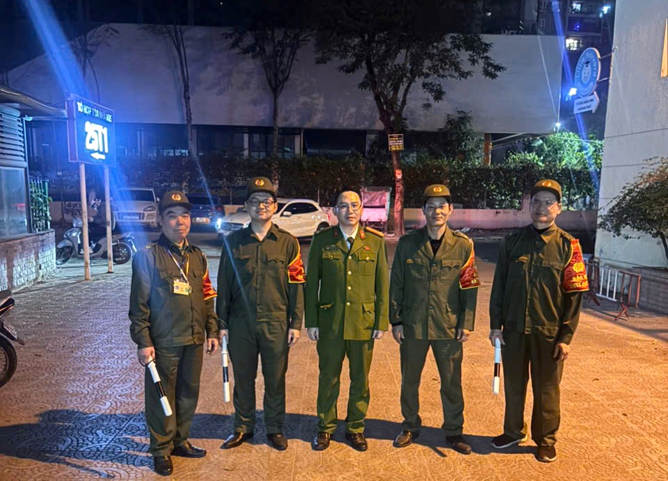 Công an phường Yên Hòa triển khai phương án bảo đảm an toàn đêm Giao thừa Xuân Bính Ngọ 2026 - Giữ trọn bình yên cho Nhân dân đón Tết- Ảnh 2.