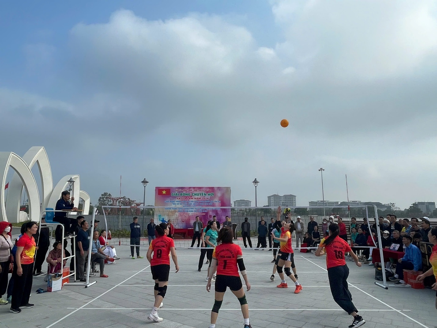 SÔI NỔI CHUNG KẾT GIẢI BÓNG CHUYỀN HƠI XÃ GIA LÂM MỪNG XUÂN BÍNH NGỌ 2026- Ảnh 1.