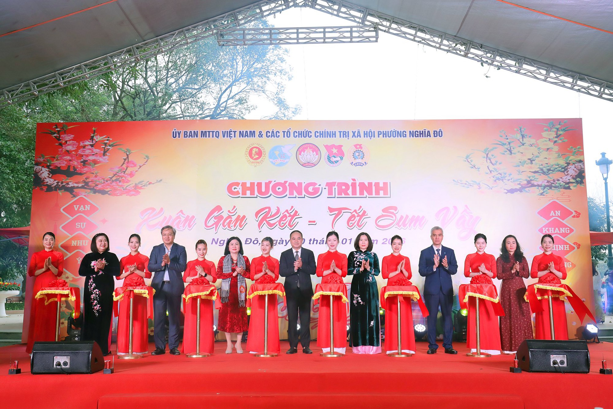 Phường Nghĩa Đô rộn ràng chương trình “Xuân gắn kết – Tết sum vầy” Xuân Bính Ngọ 2026- Ảnh 1.