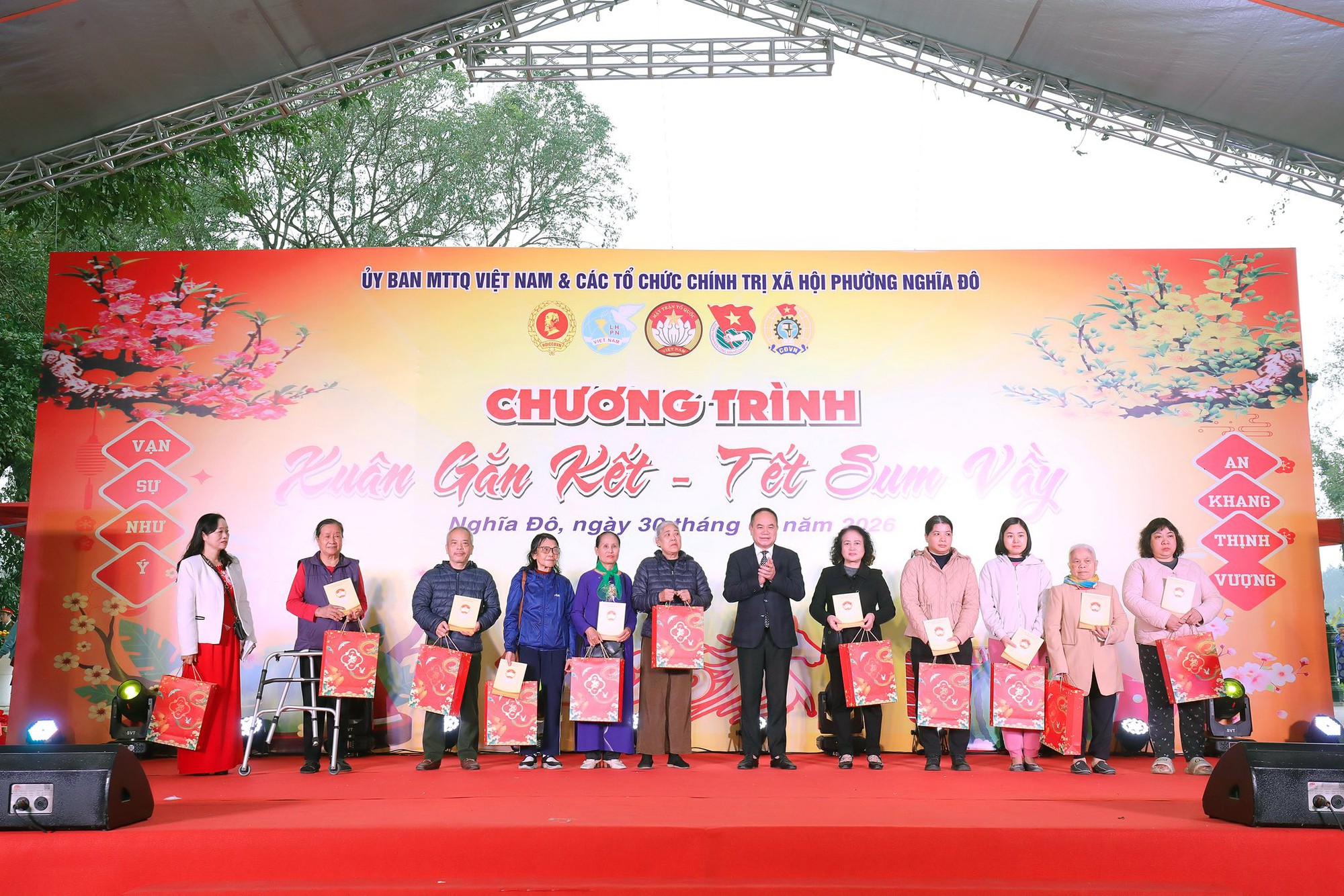 Phường Nghĩa Đô rộn ràng chương trình “Xuân gắn kết – Tết sum vầy” Xuân Bính Ngọ 2026- Ảnh 3.