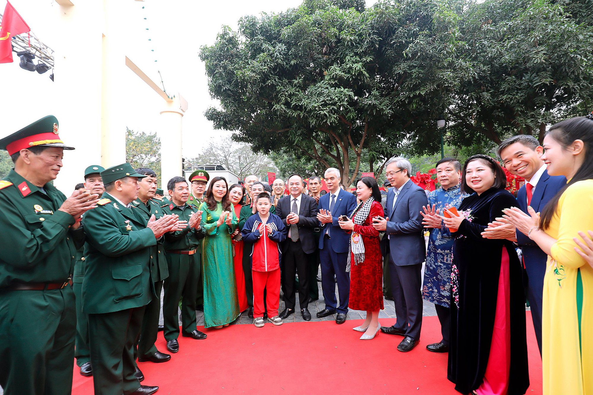 Phường Nghĩa Đô rộn ràng chương trình “Xuân gắn kết – Tết sum vầy” Xuân Bính Ngọ 2026- Ảnh 4.