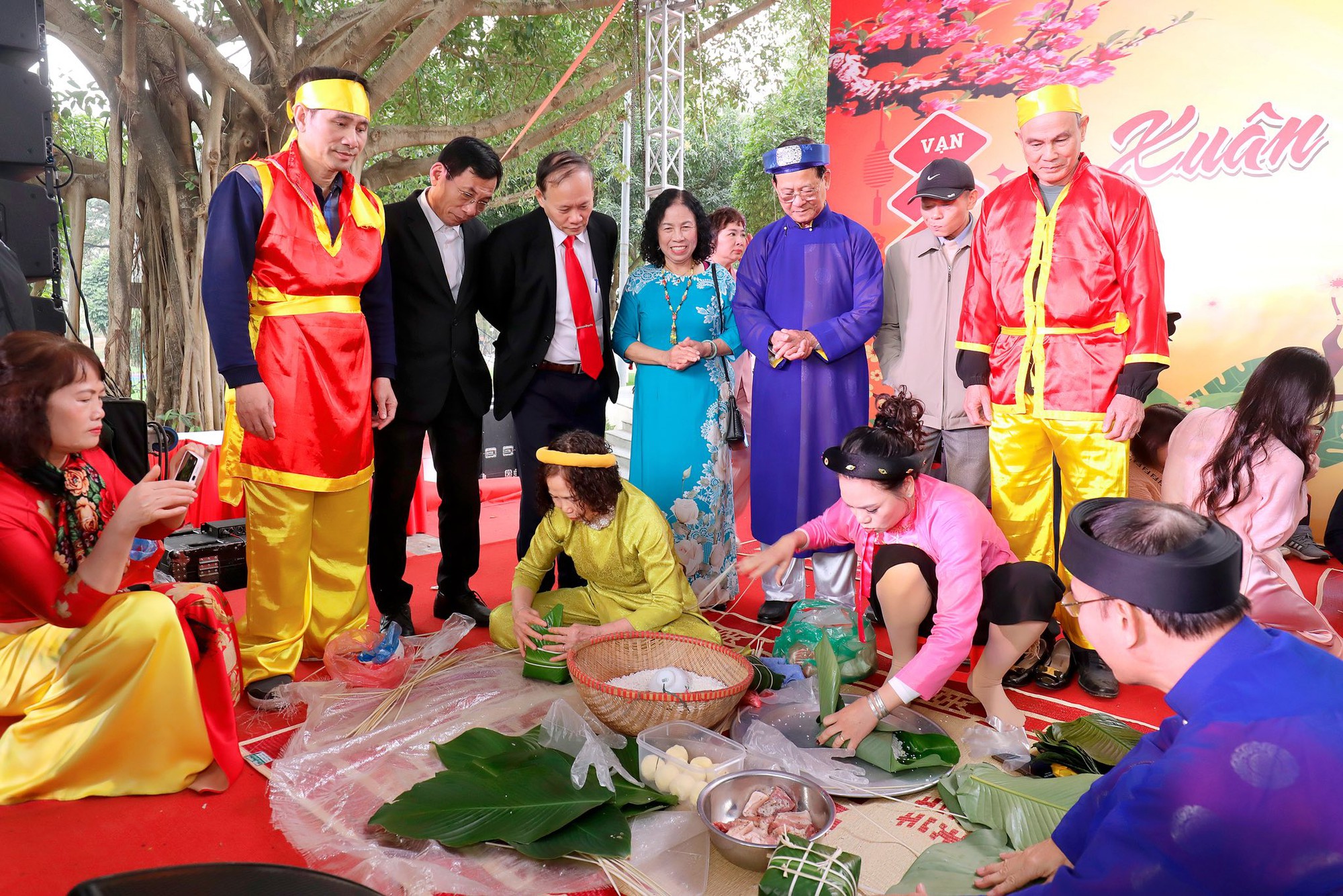 Phường Nghĩa Đô rộn ràng chương trình “Xuân gắn kết – Tết sum vầy” Xuân Bính Ngọ 2026- Ảnh 9.