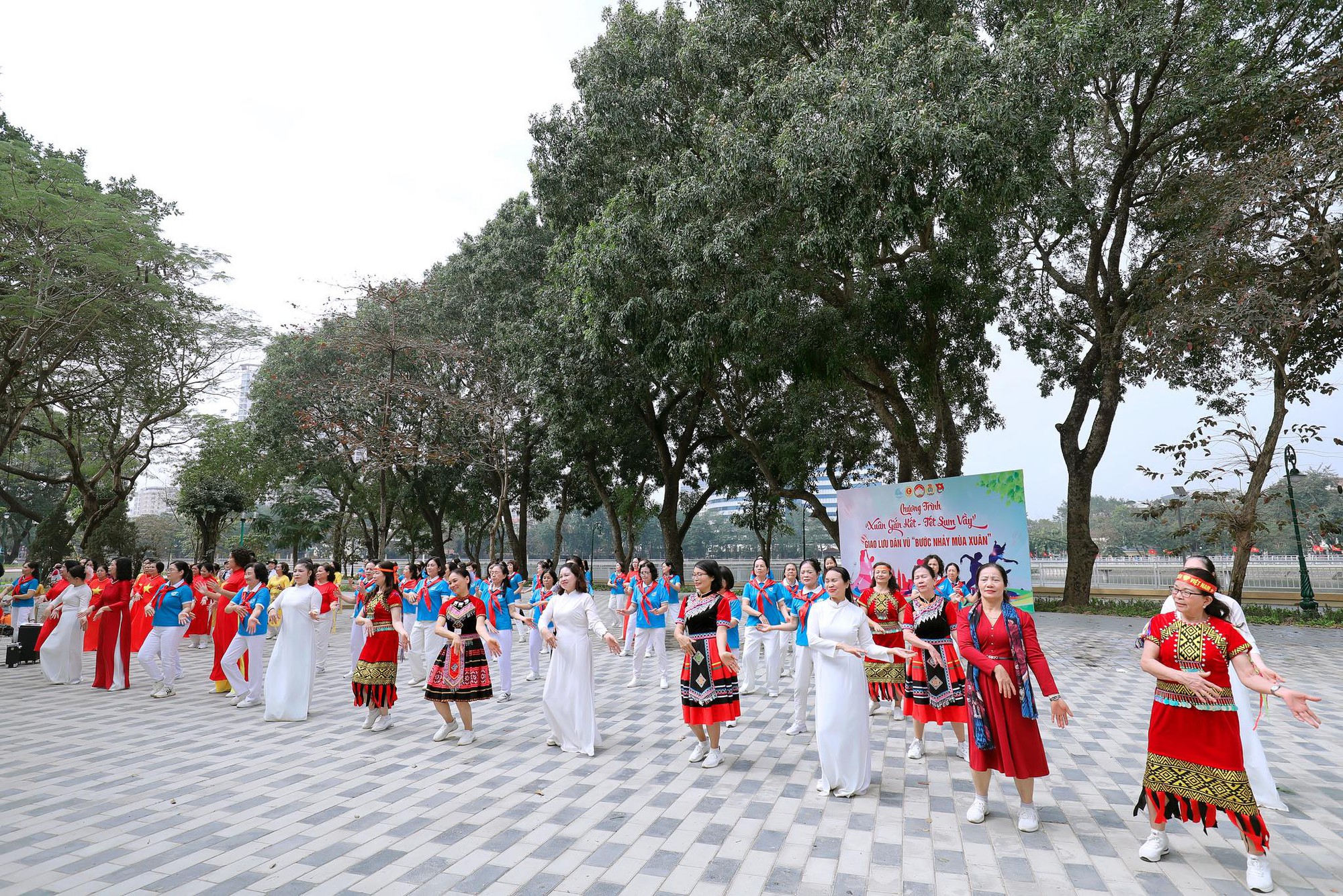 Phường Nghĩa Đô rộn ràng chương trình “Xuân gắn kết – Tết sum vầy” Xuân Bính Ngọ 2026- Ảnh 17.