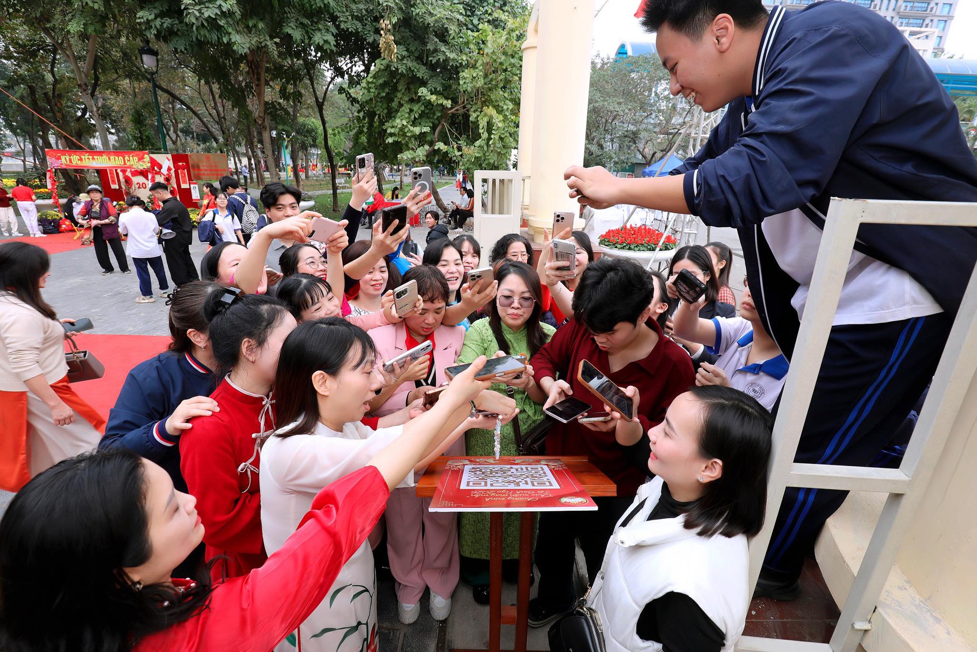 Phường Nghĩa Đô rộn ràng chương trình “Xuân gắn kết – Tết sum vầy” Xuân Bính Ngọ 2026- Ảnh 18.