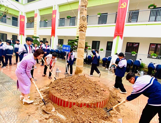 Lễ phát động “Tết trồng cây đời đời nhớ ơn Bác Hồ xuân Bính Ngọ năm 2026” tại xã Ô Diên- Ảnh 6.