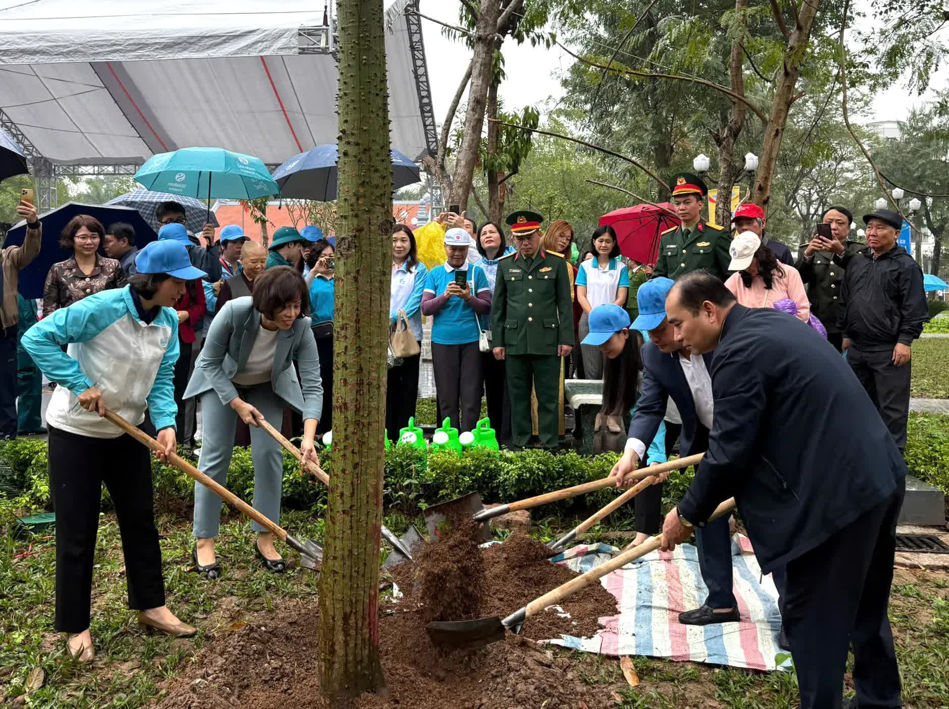 Phường Bạch Mai và Hội Liên hiệp phụ nữ Hà Nội phát động Tết trồng cây Xuân Bính Ngọ 2026- Ảnh 7.