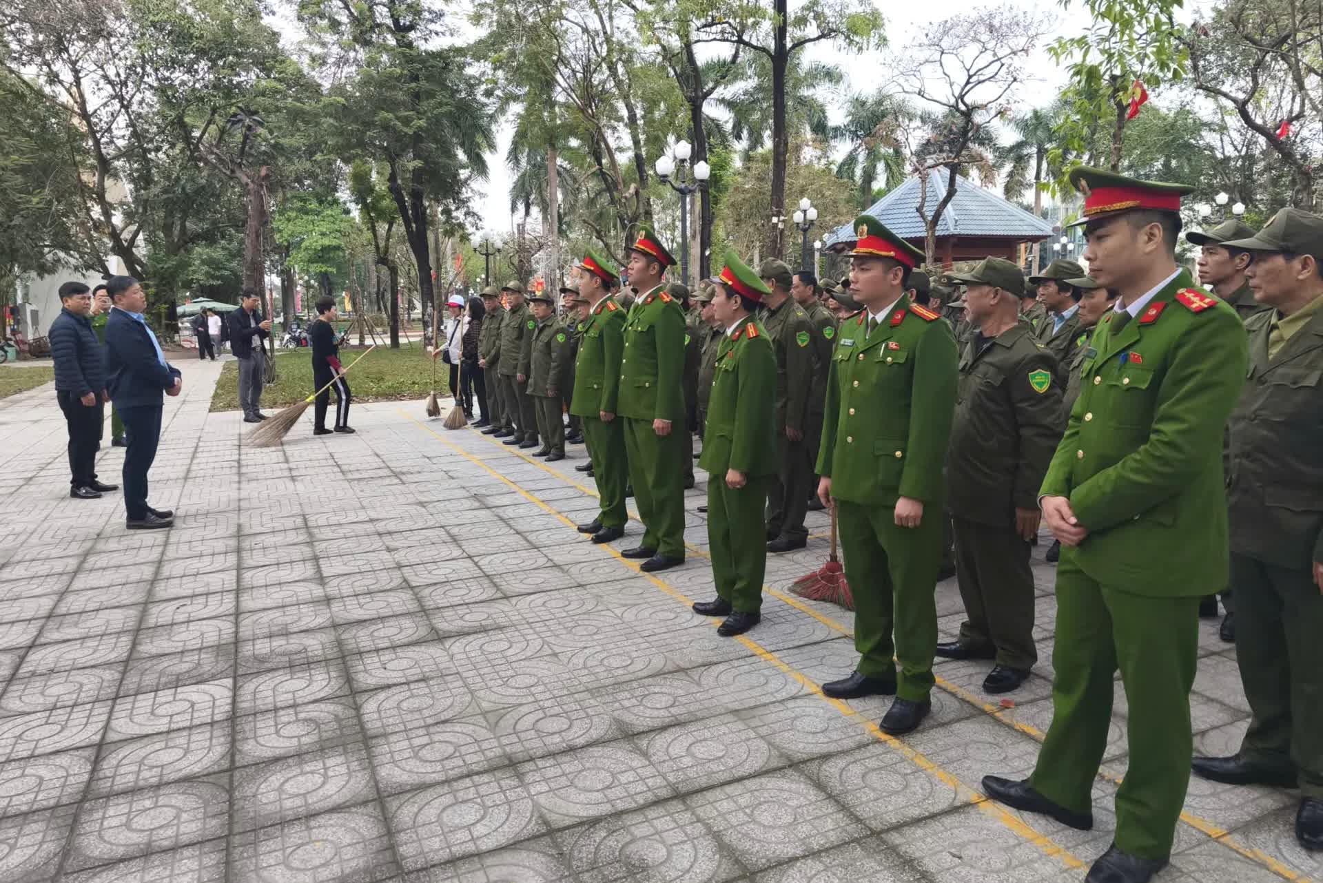 Phường Bạch Mai gỡ điểm nghẽn ô nhiễm môi trường: Giải pháp cụ thể, mục tiêu rõ ràng- Ảnh 2.