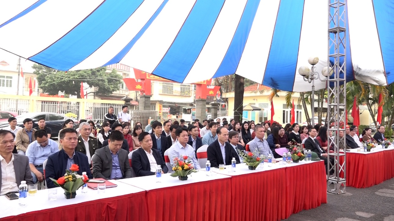 C:\Users\NOVATECHPC\Desktop\BKAVQVA\TET TRONG CAY\Sequence 01.00_00_38_08.Still003.jpg