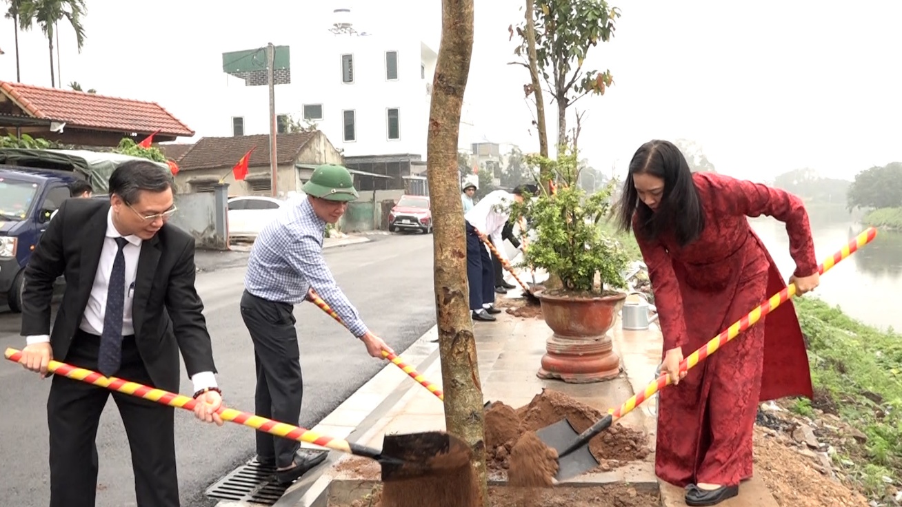 C:\Users\NOVATECHPC\Desktop\BKAVQVA\TET TRONG CAY\Sequence 01.00_02_01_09.Still009.jpg